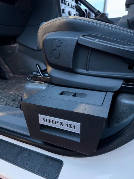 Preview: Ineos Grenadier - Seat Box Set